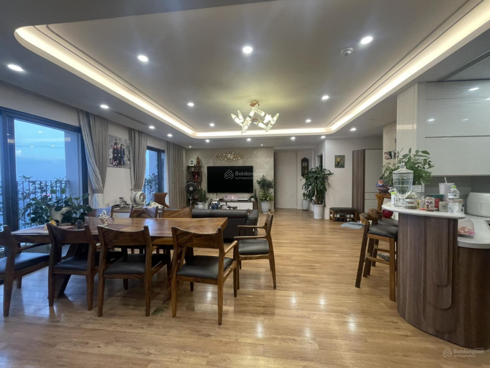 Bán Vinhomes D’Capitale 3 phòng ngủ, 108,3 m², mã C3.04, giá 17 tỷ