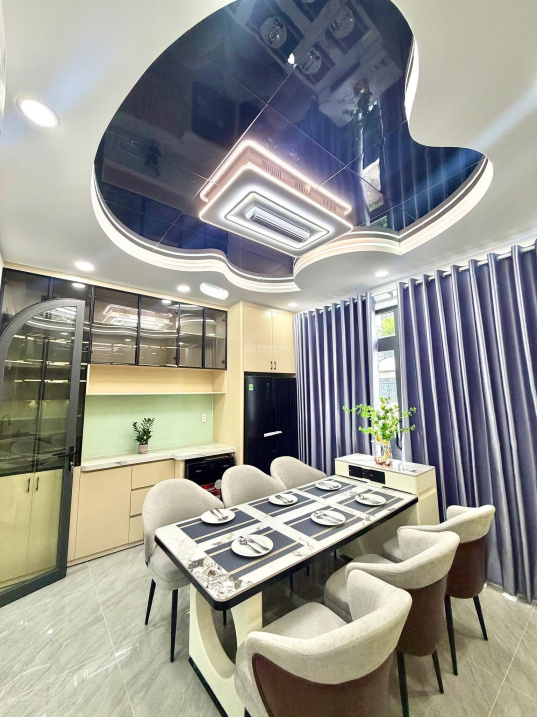 Bán Vinhomes D’Capitale 3 phòng ngủ, 105 m², mã C3.04, giá 13,3 tỷ