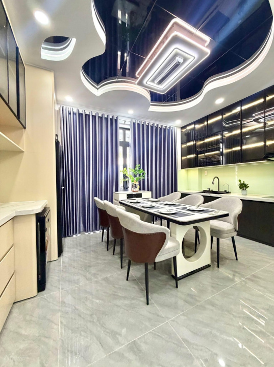 Bán Vinhomes D’Capitale 3 phòng ngủ, 105 m², mã C3.04, giá 13,3 tỷ